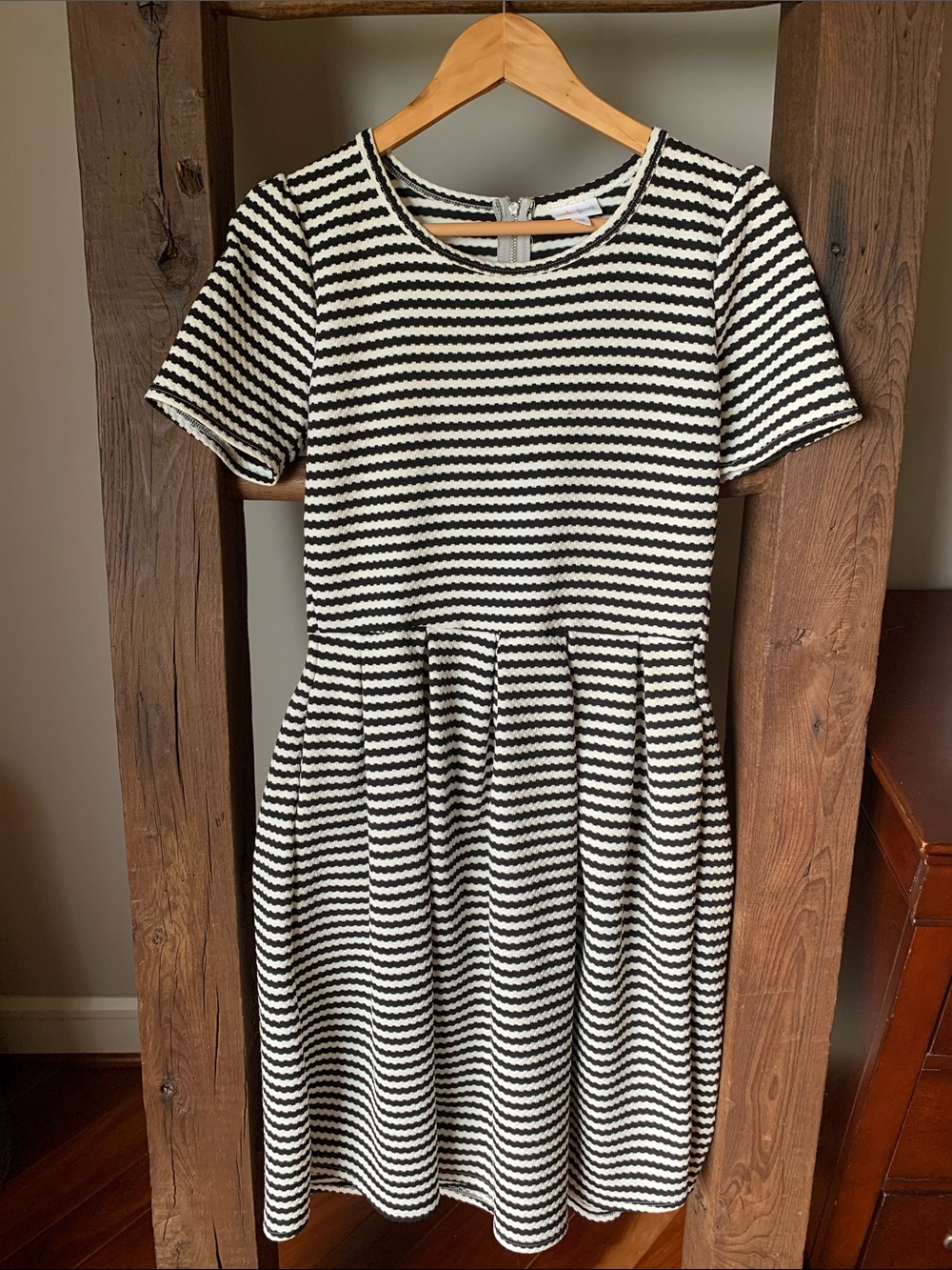 LuLaRoe Women’s Black and White Wavy Stripe Dress
